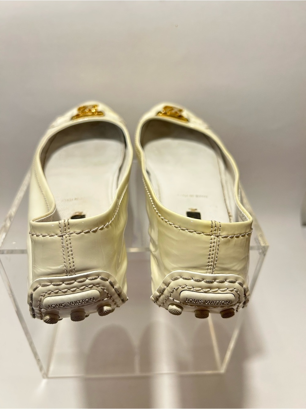 Louis Vuitton Cream Patent Leather Ballet Flats with Gold LV Hardware - Picture 3 of 8